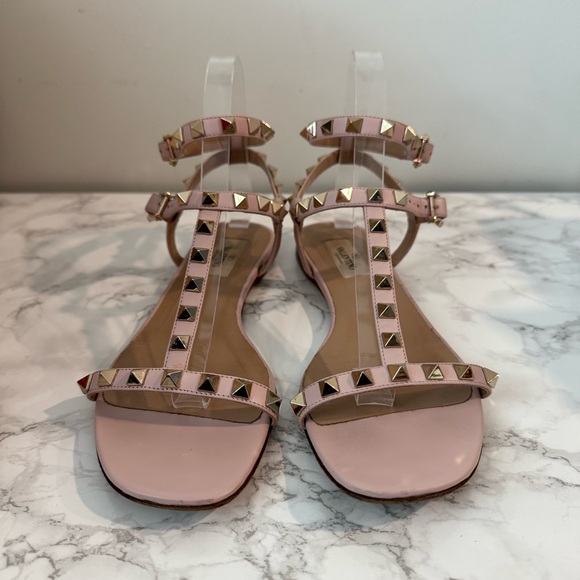 Valentino Garavani Rockstud T-Strap Flat Sandals - Picture 2 of 10